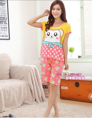 探尋最實(shí)惠的服裝批發(fā)渠道 從工廠到地?cái)偟膸自b采購(gòu)指南